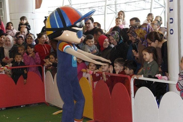 Pepee, Neoplus’ta Minik Hayranlarıyla Buluştu G3