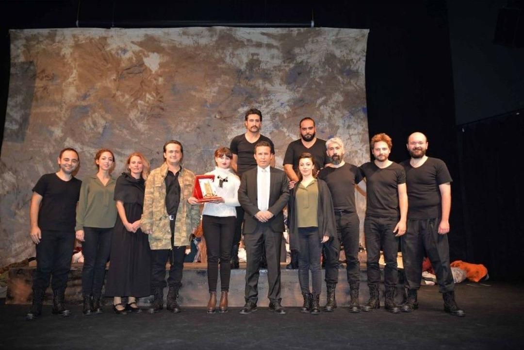 Aliya İzzetbegovi&ccedil;&rsquo;in Hayatı Sahnelendi