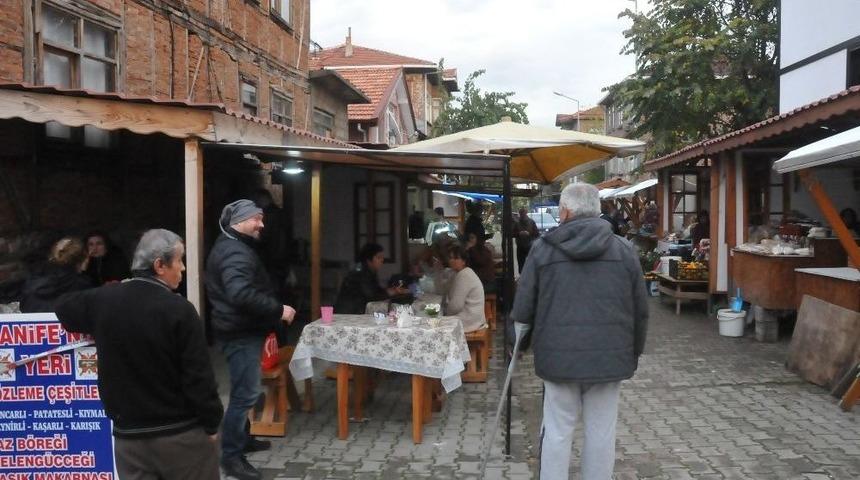 Ak&ccedil;akoca&rsquo;daki Tarihi Mahalle B&uuml;y&uuml;k İlgi G&ouml;r&uuml;yor