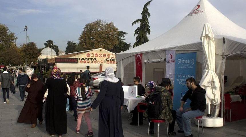 Gen&ccedil;lik Merkezlerinden Kan Bağışı Etkinliği