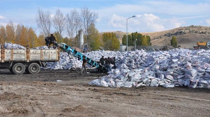 Patnos Sydv&rsquo;den İhtiya&ccedil; Sahibi Ailelere K&ouml;m&uuml;r Yardımı