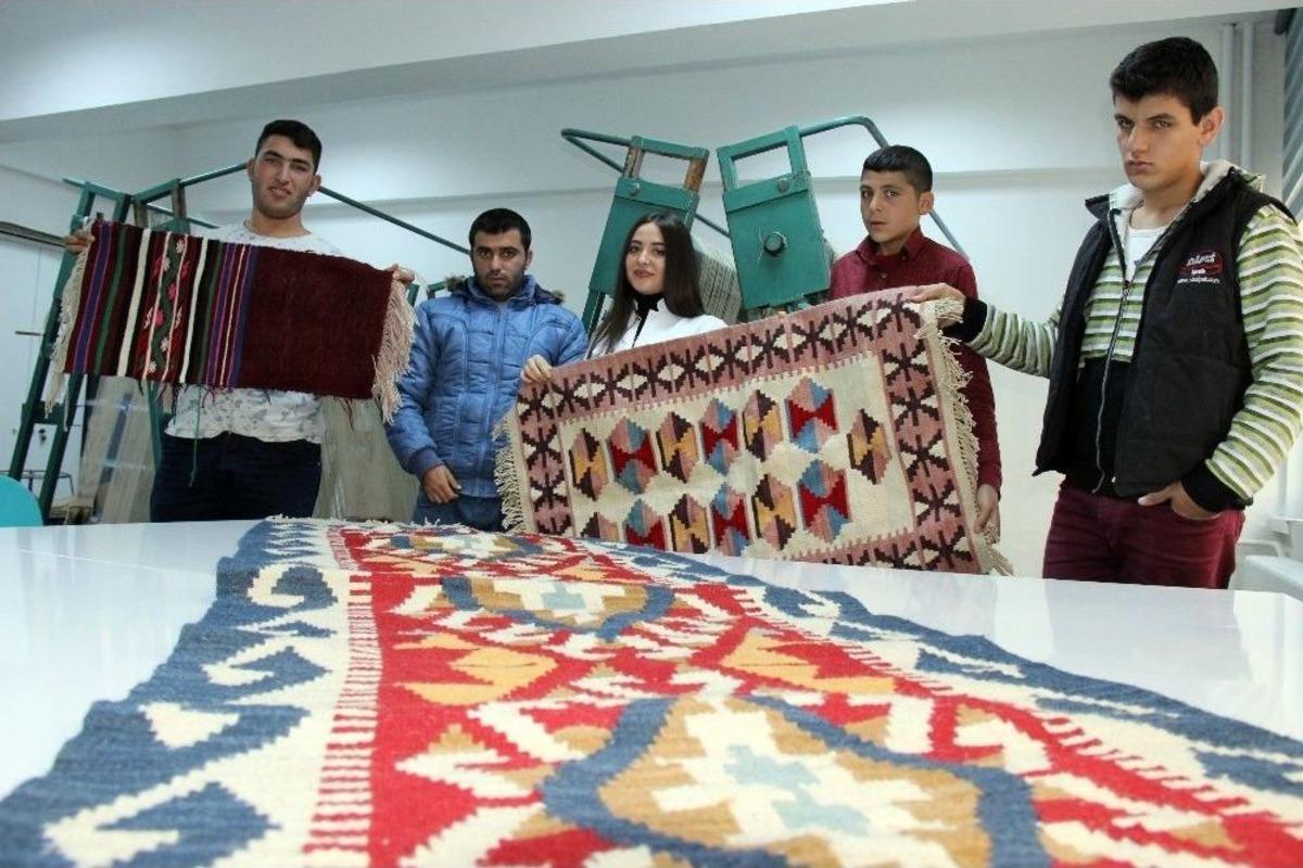 Engelleri, İlmek İlmek Dokuyarak Aşıyorlar