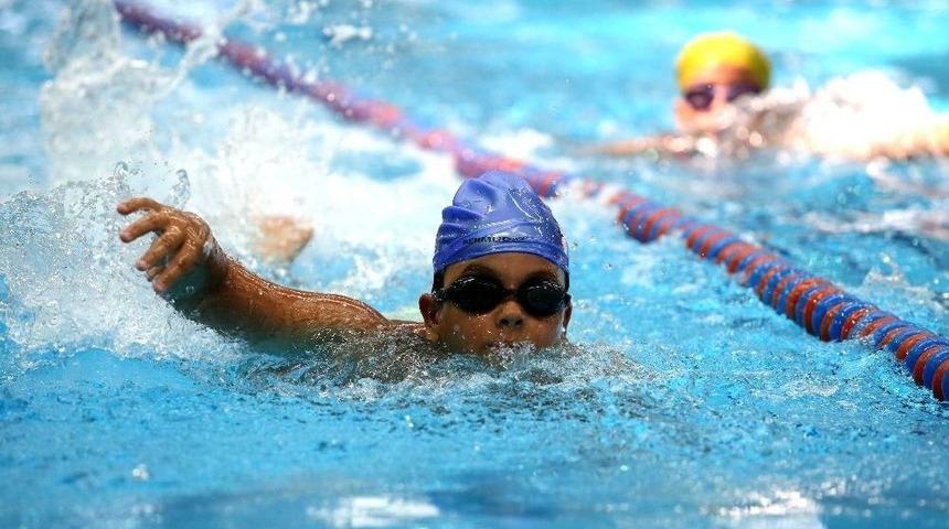 Karşıyaka&rsquo;nın İlk Kapalı Havuzu A&ccedil;ılıyor