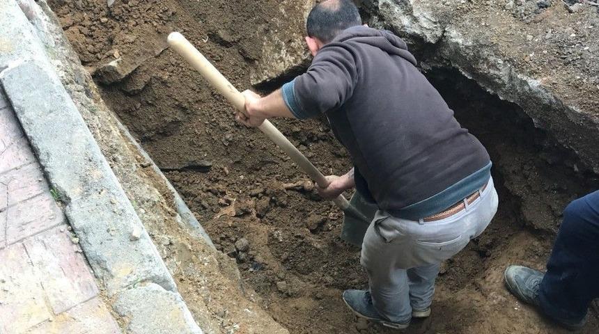 Şişli’de Bedaş Kazısında Kemik Parçalarının Bulunduğu Yerde Çalışmalar Devam Ediyor