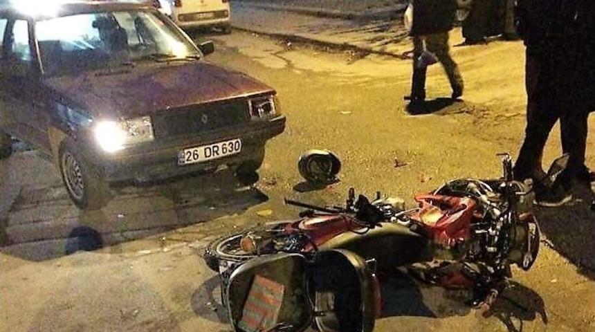 Motosiklet İle Otomobil Çarpıştı: 1 Yaralı