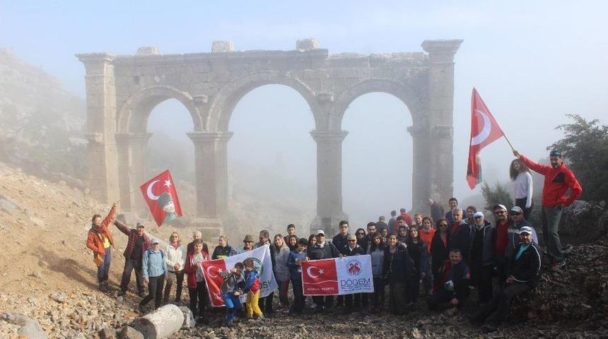 D&ouml;şemealtı&rsquo;nda "ata&rsquo;ya Saygı" Y&uuml;r&uuml;y&uuml;ş&uuml;