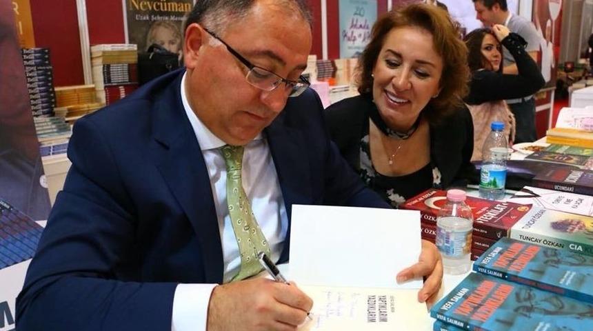 Salman’a Kitap Fuarında Büyük İlgi