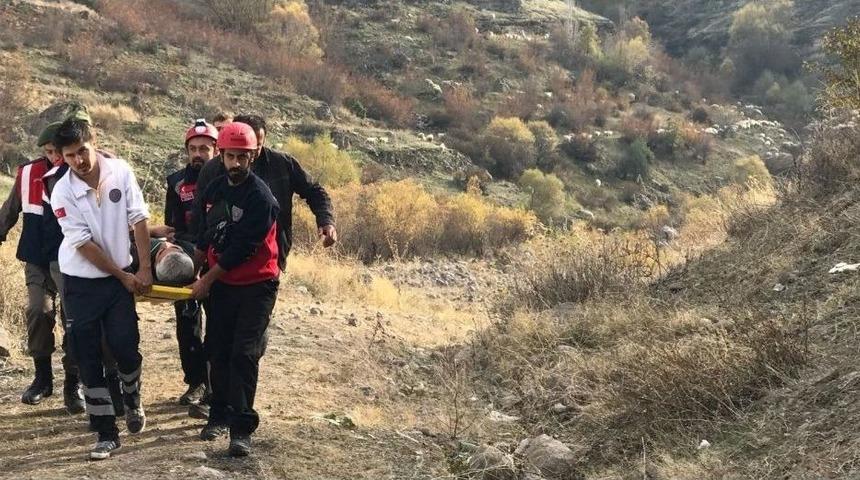 Derede Mahsur Kalan Balık&ccedil;ıyı Umke Kurtardı