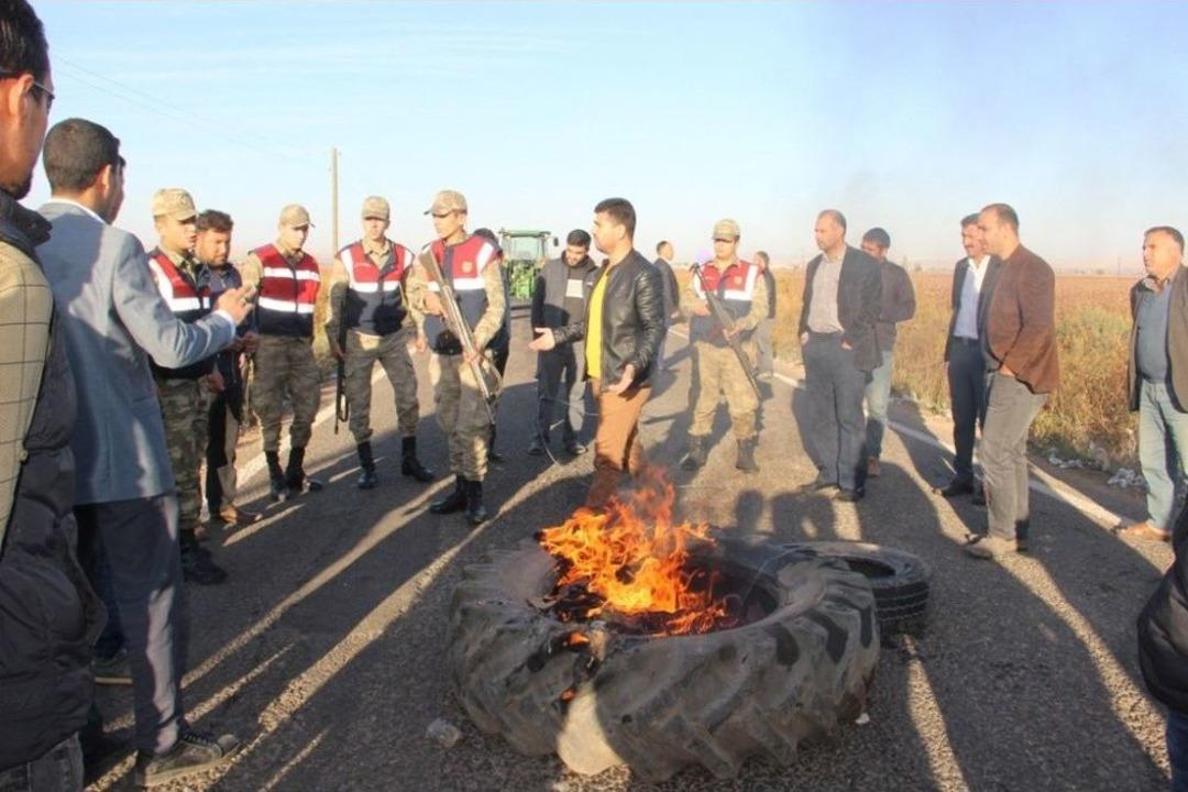 (&ouml;zel Haber) 3 Kişinin &Ouml;ld&uuml;ğ&uuml; Yolu Trafiğe Kapatıp Lastik Yaktılar