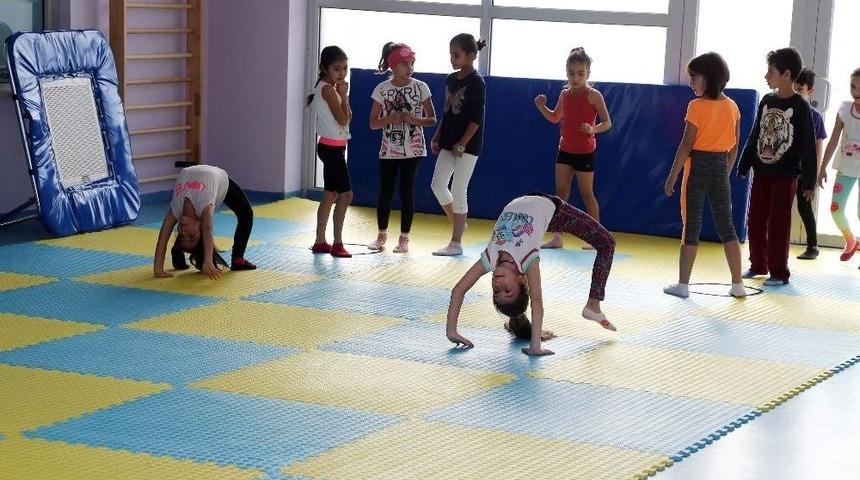 G&ouml;lbaşı&rsquo;da Sanat Kurslarına Yoğun İlgi