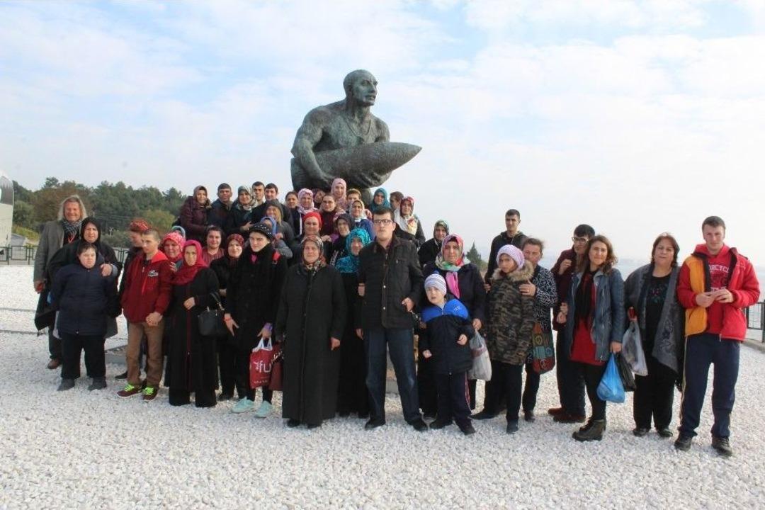 Engelliler Anneleri İle &Ccedil;anakkale&rsquo;yi Gezdi