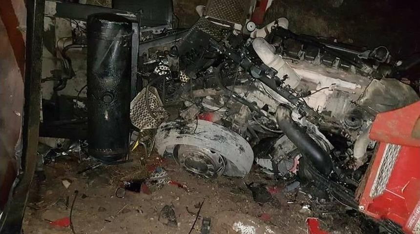 Şarampole Devrilen Kamyondan Atlayarak Kurtuldu