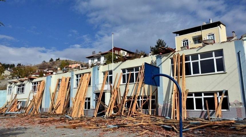 Tosya 50 Yıllık Dumlupınar Ortaokulu Yıkımına Başlandı