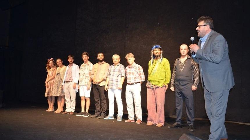 Sanatın Kalbi Boz&uuml;y&uuml;k&rsquo;te &ldquo;berber&rdquo; Adlı Tiyatro Oyunu İle Attı