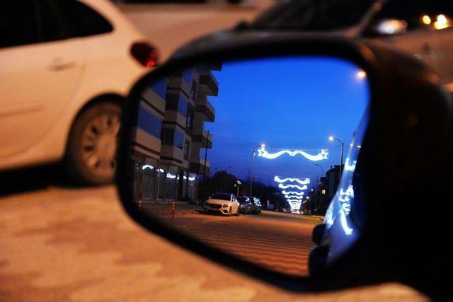 Yaşar Doğu Caddesi Işıl Işıl