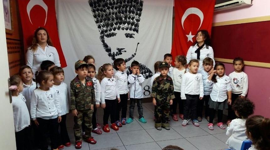 Minikler El İzleri İle Atat&uuml;rk Portresi Yaptı