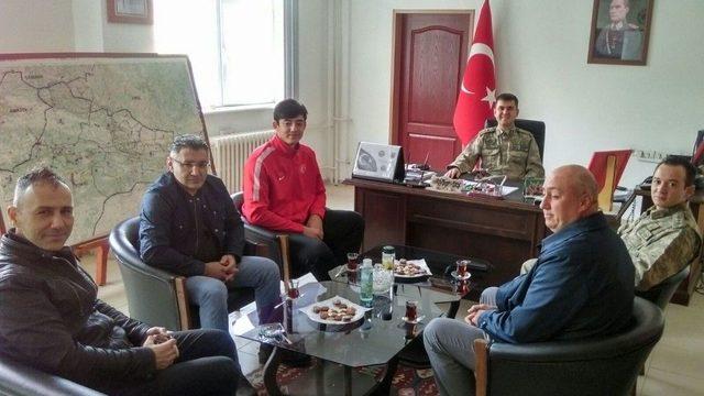 Şampiyon Taekwondocu’ya Komando Birlik Arması Verildi