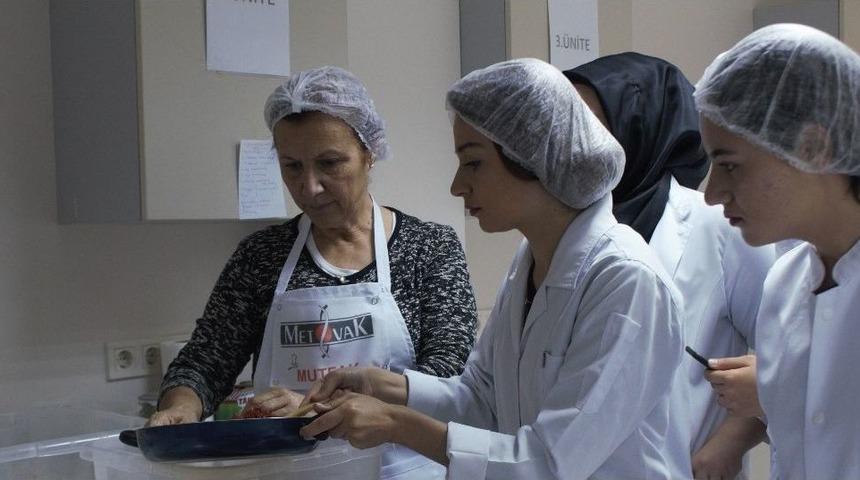 Çölyaklı Çocuklar Hkü’de Buluştu