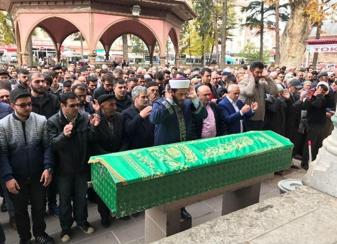 Sivas&rsquo;taki Motosiklet Kazasında &Ouml;len Gen&ccedil; Tokat&rsquo;ta Toprağa Verildi