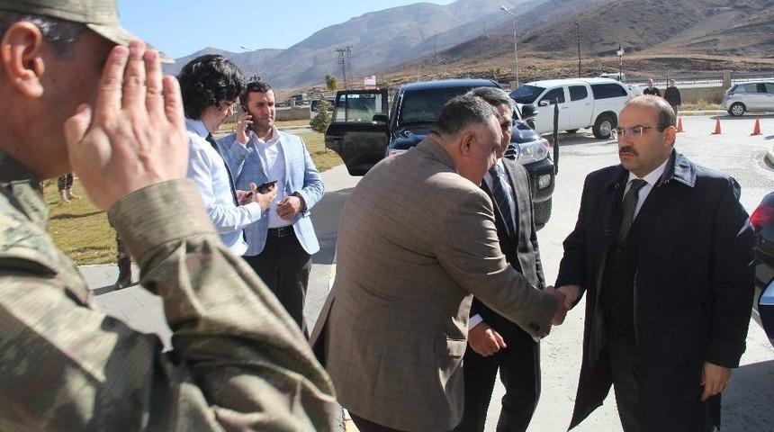 Vali Ustaoğlu’ndan Yaralı Askere Ziyaret