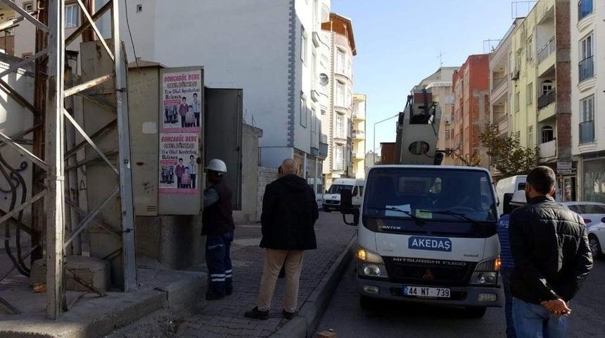 Mahalle Sakinlerinden Elektrik Dağıtım Şirketine Tepki