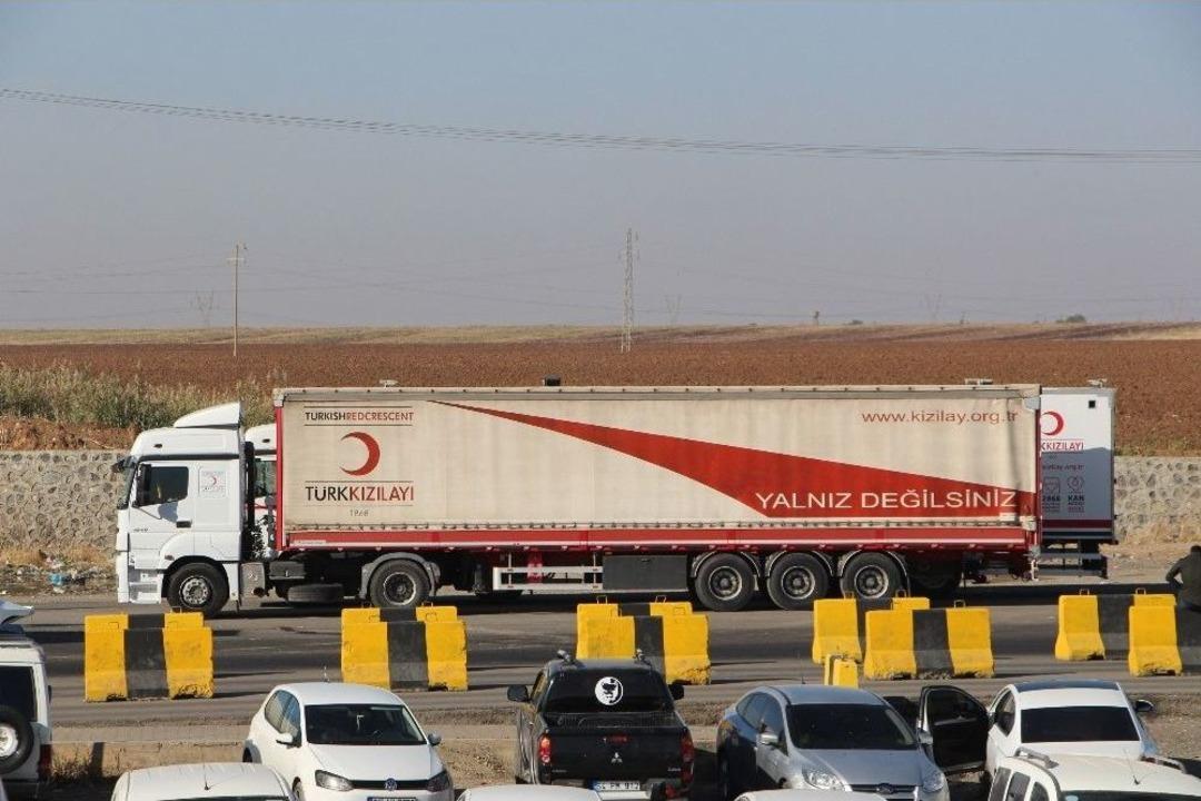 T&uuml;rkiye&rsquo;den Irak&rsquo;a Yardım Tırları Ge&ccedil;meye Başladı