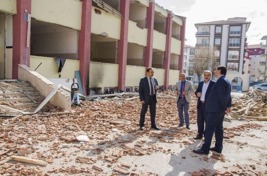 M&uuml;d&uuml;rlerden Okula H&uuml;z&uuml;nl&uuml; Veda