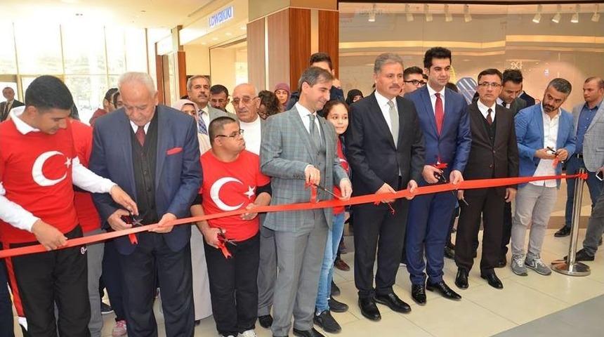 Down Sendromlu &Ccedil;ocuklardan Sergi