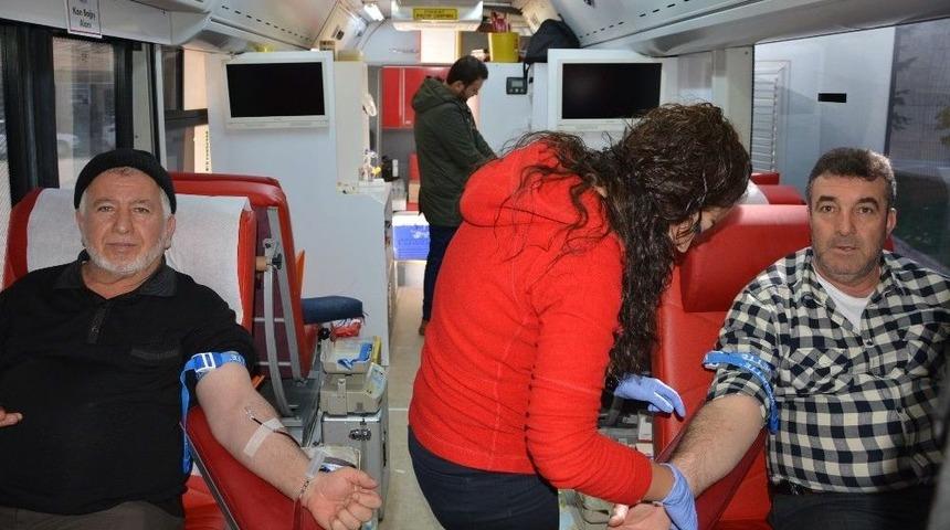 Kızılay&rsquo;a 59 &Uuml;nite Kan Bağışı