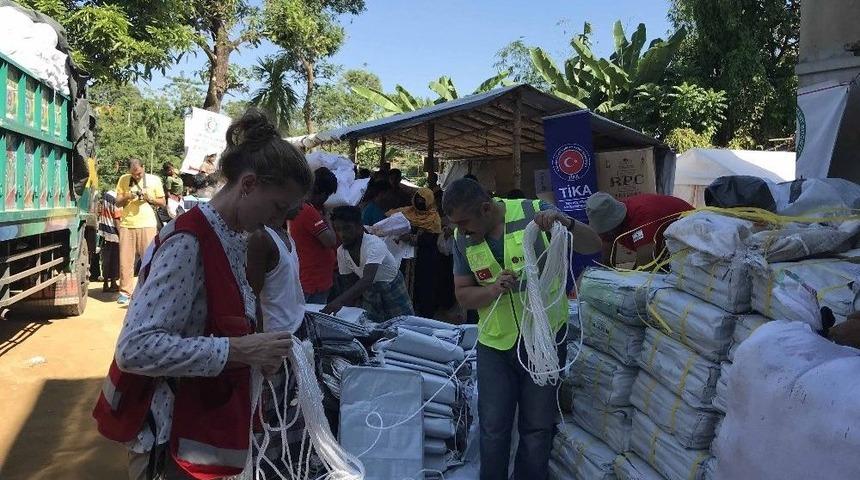 Bangladeş&rsquo;de Arakanlılara Kışlık Malzeme Yardımı