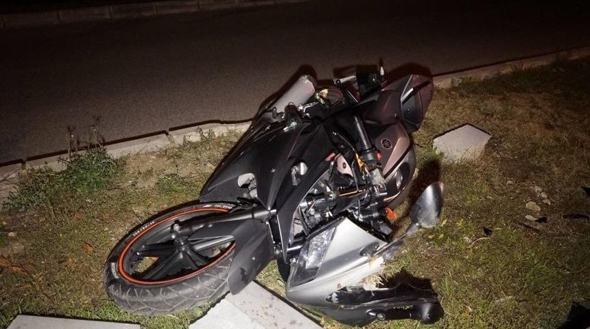 Kaza Yapan Motosiklet S&uuml;r&uuml;c&uuml;s&uuml; Yaşam M&uuml;cadelesi Veriyor