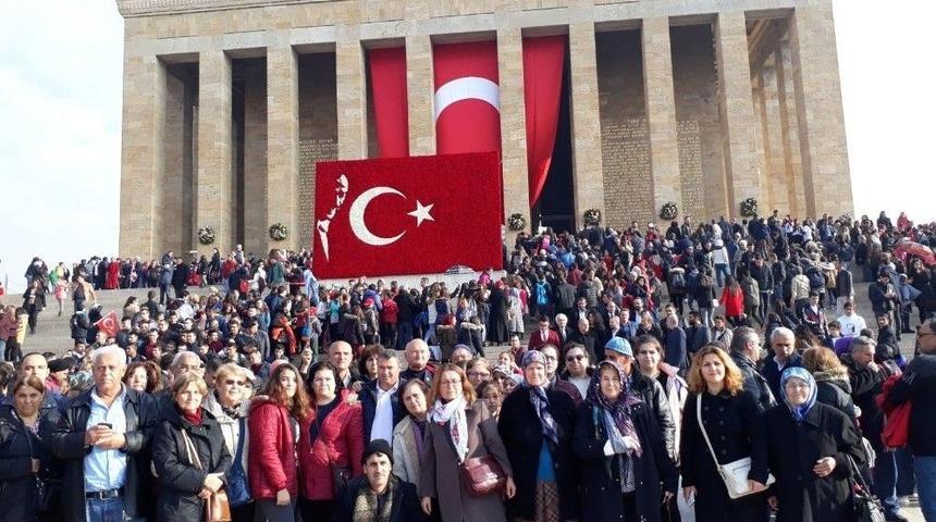 Efeler Belediyesi, Şehit Ve Gazi Ailelerini Ata&rsquo;nın Huzuruna &Ccedil;ıkarttı