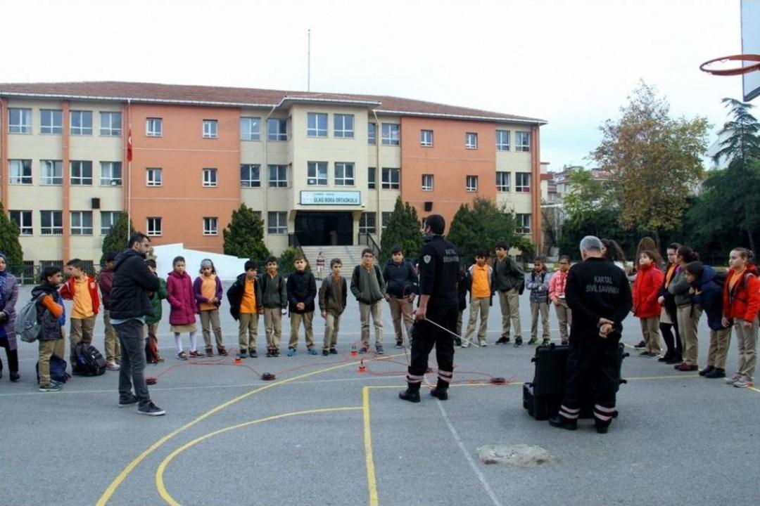 Kartal Belediyesinden &Ouml;ğrencilere &ldquo;temel Afet Bilinci&rdquo; Eğitimi