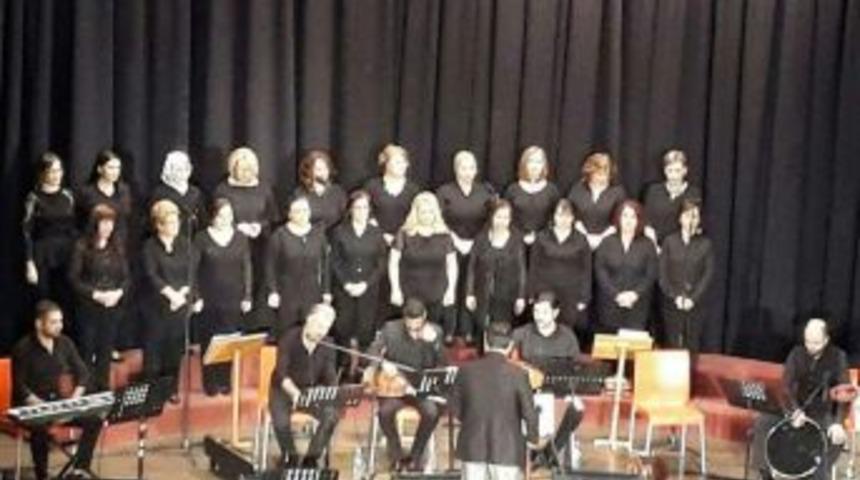 T&uuml;rk Halk M&uuml;ziği Kadınlar Korosu Atat&uuml;rk&rsquo;&uuml;n Sevdiği T&uuml;rk&uuml;leri Seslendirdi