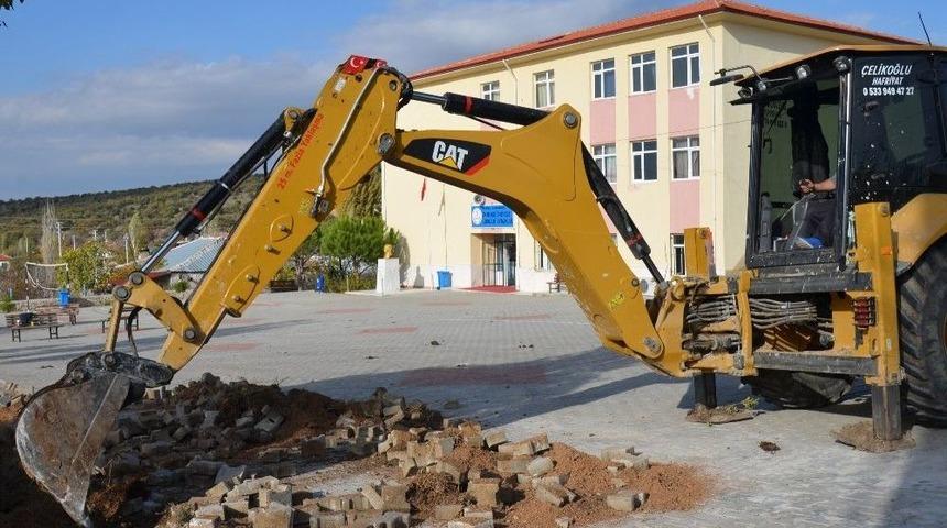 Yunusemre&rsquo;de Okul Bah&ccedil;eleri Spor Alanına D&ouml;n&uuml;ş&uuml;yor