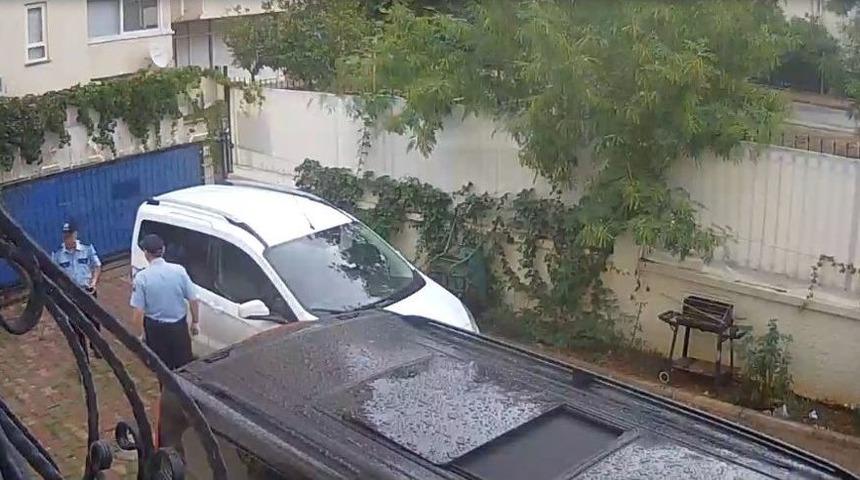 Antalya&rsquo;da Polis Kıyafetiyle Yağma Yapan 4 Kişi Yakalandı