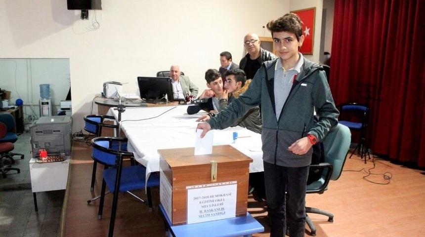 Van&rsquo;da &lsquo;okul Meclisleri İl Başkanlık Se&ccedil;imi&rsquo; Yapıldı