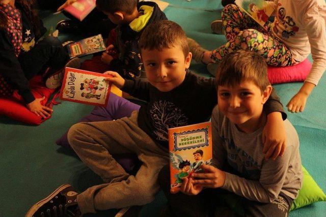 Kuşadası’nda ’dünya Çocuk Haftası Kitapları’ Etkinliği