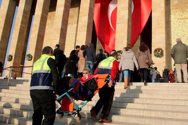 Kore Gazisi Ve Engelli Eşi Anıtkabir’i Ziyaret Etti