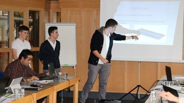 Bilişim Fuarı Yenilikçi Tasarımcıları “cern” İçin Yarışıyor