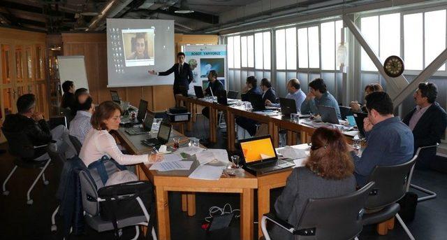 Bilişim Fuarı Yenilikçi Tasarımcıları “cern” İçin Yarışıyor