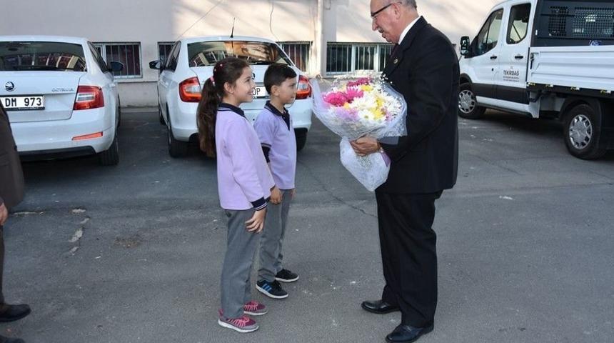 Başkan Albayrak&rsquo;tan Minik &Ouml;ğrencileri Sevindiren Ziyaret
