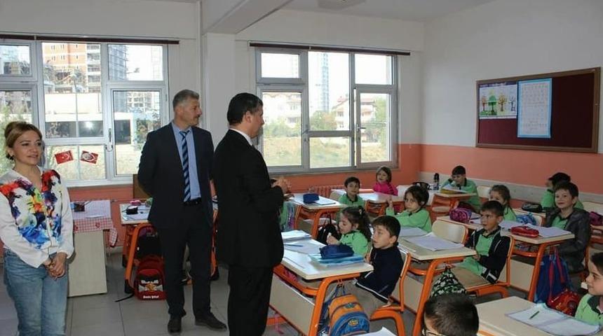 M&uuml;d&uuml;r Atinkaya Okullarda İncelemelerde Bulundu