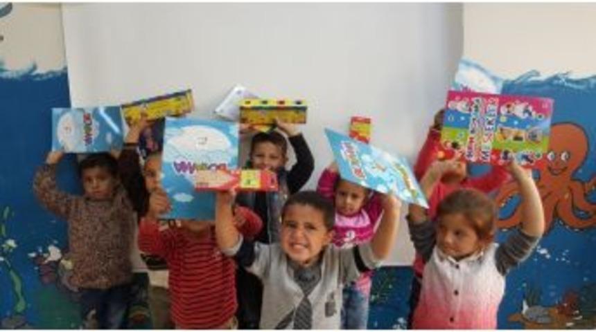 Moda Tasarımı B&ouml;l&uuml;m&uuml; &Ouml;ğrencilerinden Harran &Ccedil;i&ccedil;ek İlkokulu&rsquo;na Destek