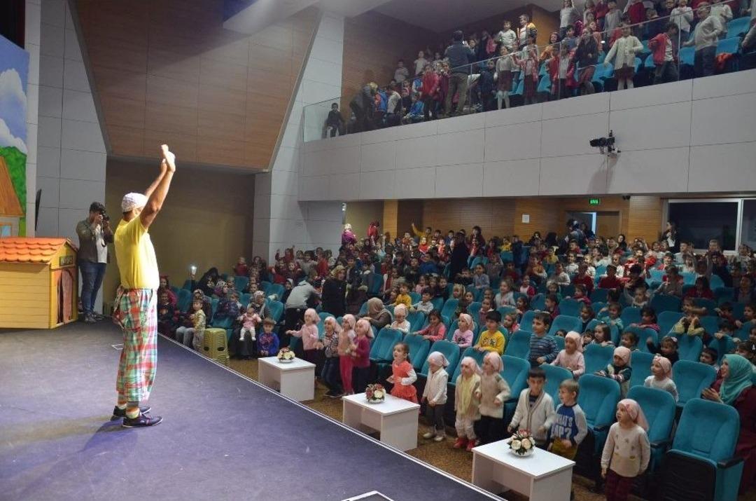 Doğal Beslenmenin Faydaları &Ccedil;ocuk Oyununda Anlatıldı