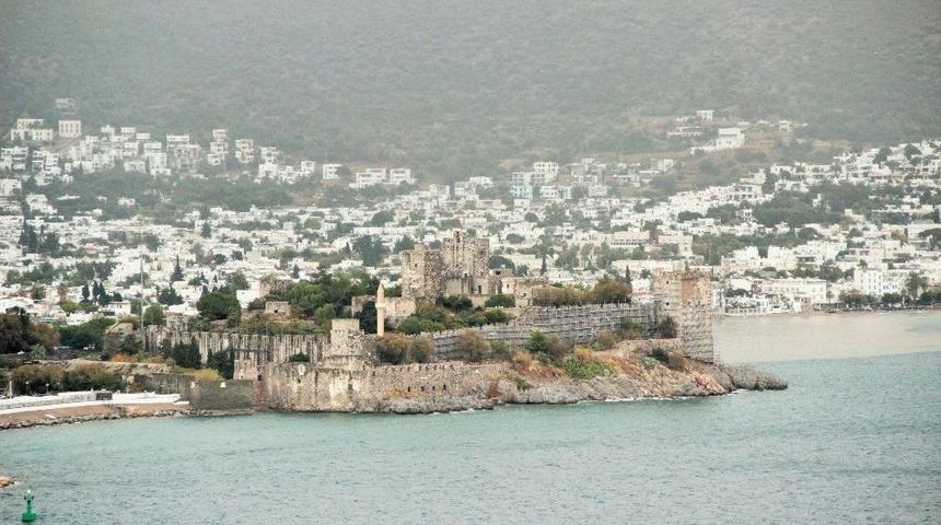 Fırtına Bodrum&rsquo;u Teğet Ge&ccedil;ti