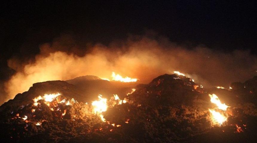 Denizli&rsquo;de Molozların D&ouml;k&uuml;ld&uuml;ğ&uuml; Alanda Yangın