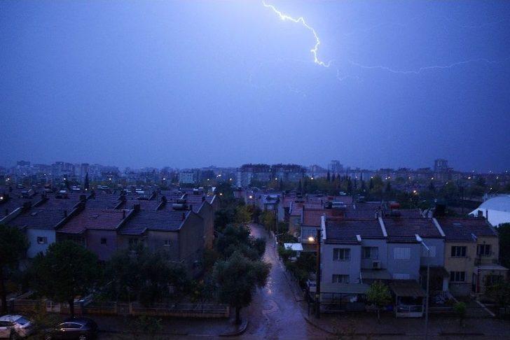 Aydın’da Şimşekler Gökyüzünü Aydınlattı G1