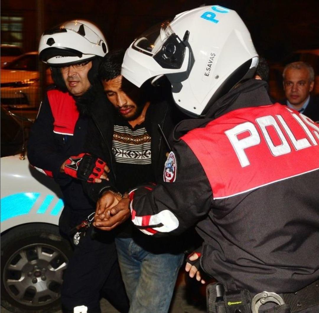 Elleri Kelep&ccedil;eli Adliyeden Ka&ccedil;an Şahıs Nefes Kesen Kovalamaca İle Yakalandı