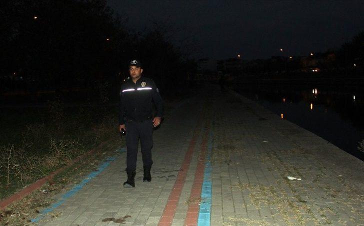 Elleri Kelepçeli Adliyeden Kaçan Şahıs Nefes Kesen Kovalamaca İle Yakalandı G4